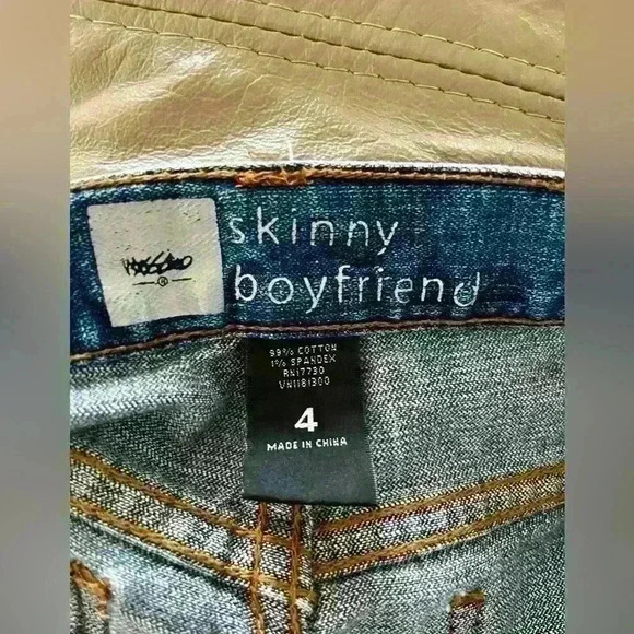 MOSSIMO -Denim Cutoff Short Size 4. Skinny Boyfriend with Made in Detroit patch - Picture 9 of 9